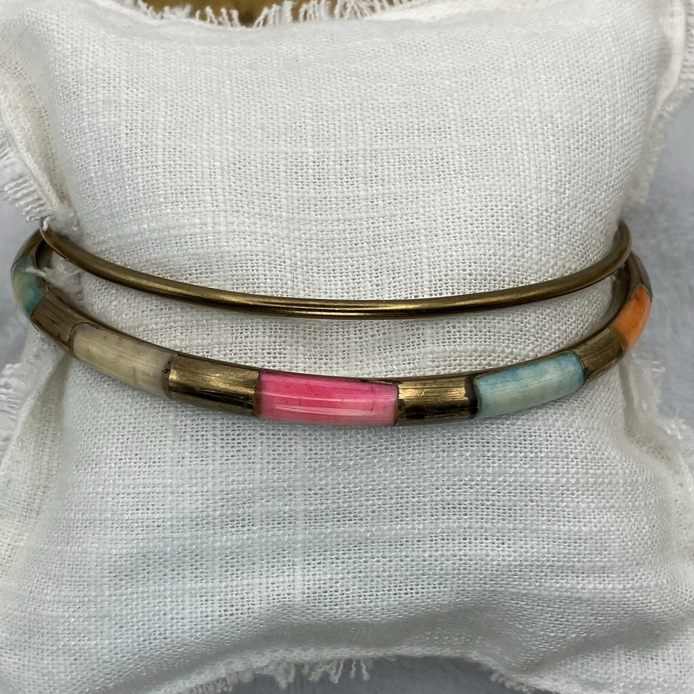 Vtg 2 Brass Bangle Bracelets 1 Shell Inlay Coastal Beachy Eclectic Jingle Jangle - Picture 4 of 5